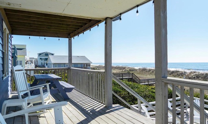 Yaupon Beach Casa | 1 4 Us by Oak Island Accommodations