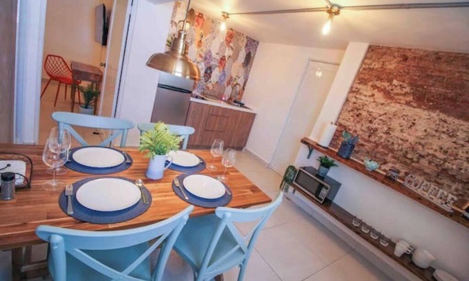 Mayaguez Pueblo Cama Y Desayuno | 1.8 King of Kings Urban Living w/ parking