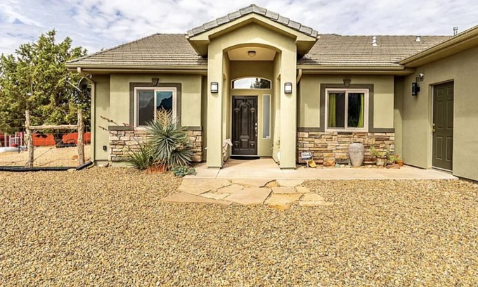 Apple Valley Casa | 1 acre lot for RV and ATV’s. Pets welcome