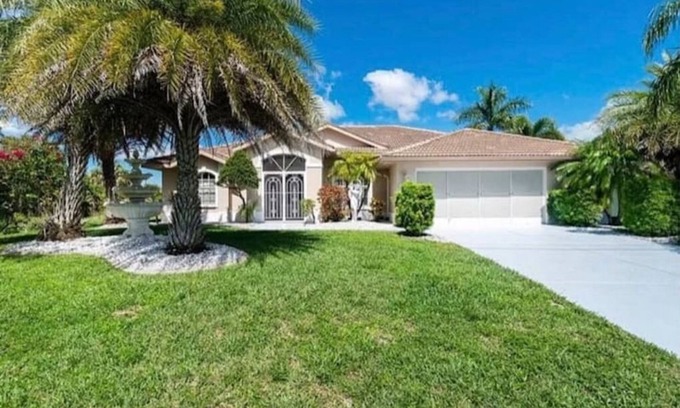 Port Charlotte Casa | #1 Amazing Waterfront Home w/pool - Prime Location 3 bed/3bath
