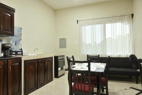 Flores Apartamento | 1 Apartamentos Petenchel, por Aeropuerto Flores Peten 1