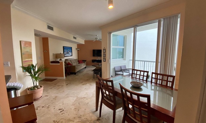 Surfside Condominio | 1 Bd frente a la playa a pie a Bal Harbour Tiendas, restaurantes, supermercados y tiendas