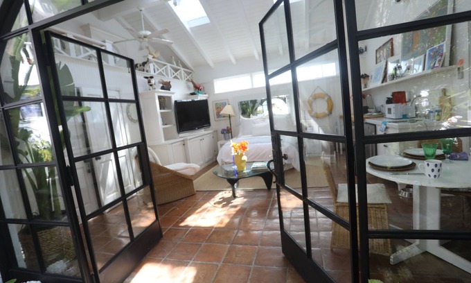 Brentwood Casa | 1 bdrm1 bath bungalow