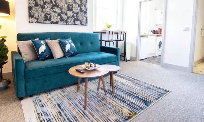 Rushmoor District Apartamento | 1 Bed 1 Bath Apt, Contractors & Families, Parking
