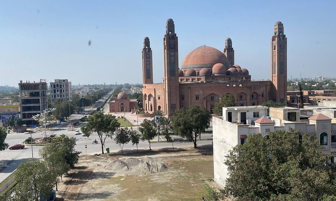 Bahria Town Apartamento | 1 Bed Apartment with Bahria Grand Mosque View