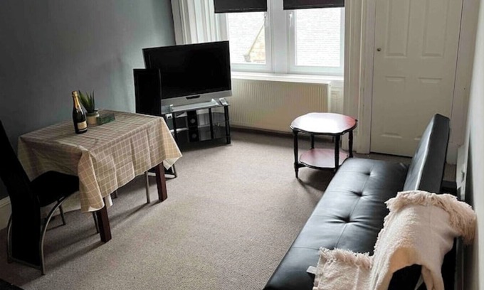 Gourock Apartamento | 1 bed Flat With Basic Furnishings & White Goods