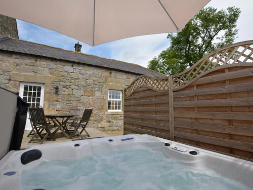 Hallington Casa | 1 Bed in Rochester 49414
