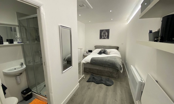 Hillingdon East Apartamento | Beautiful 1-Bed Studio in Uxbridge, London