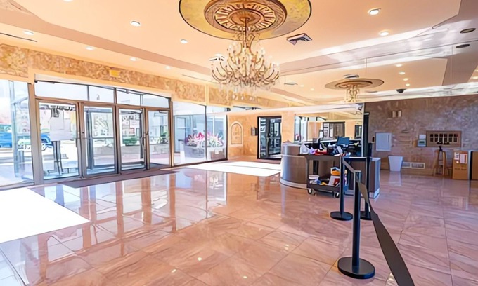 Adelphi Condominio | 1-Bed Tranquil Penthouse w/ Pool, Gym, and Reserved Parking