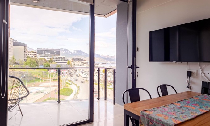 Province of Tierra del Fuego Apartamento | 2 Ambientes vista canal con balcón