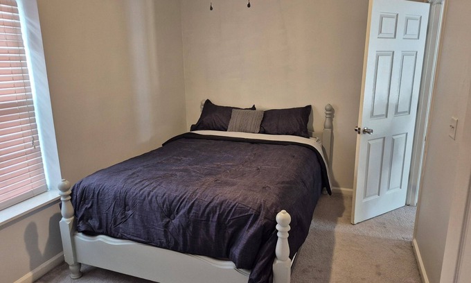 Myrtle Grove Casa | 1 Bedroom 1 bath with 3 car parking. Side Yard, Carolina Beach.5 minutes away.