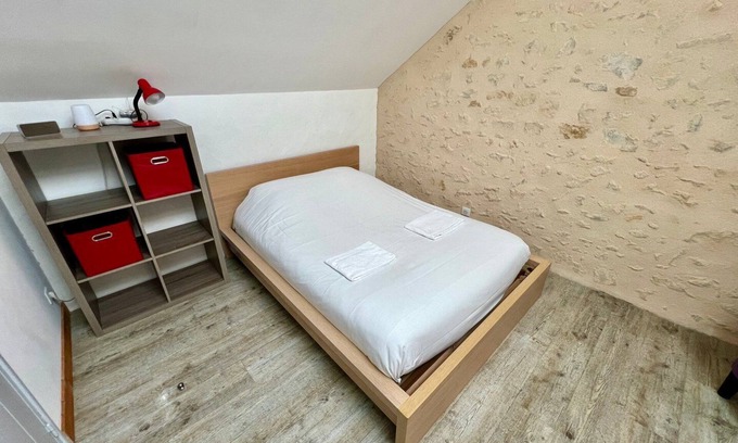 Lussac-les-Chateaux Apartamento | 1 bedroom apartment in Lussac-les-Chateaux