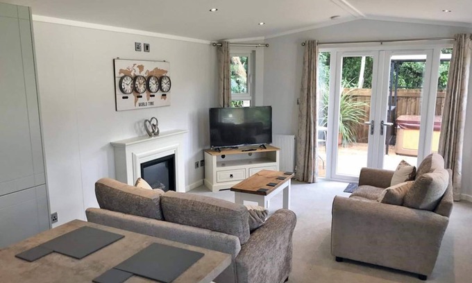 Little Weighton Cabina | 1 bedroom accommodation in Little Weighton, Nr Beverley