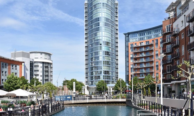 Portsmouth Cabaña | 1 bedroom accommodation in Gunwharf Quays, near Portsmouth