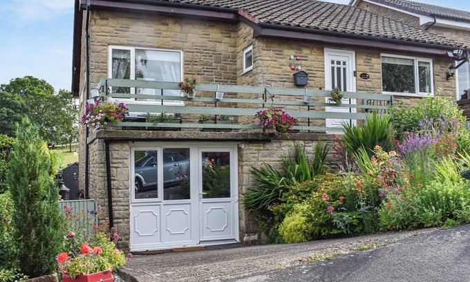 Glaisdale Cabaña | This beautiful ground floor apartment has views across the countryside.