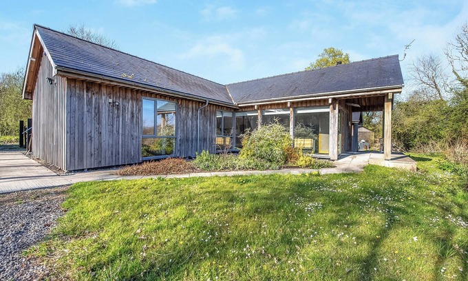 Llandeilo Cabaña | 1 bedroom accommodation in Llandeilo