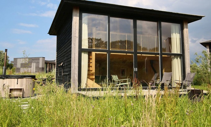 Nieuw-West Cabina | 1 bedroom accommodation in Amsterdam