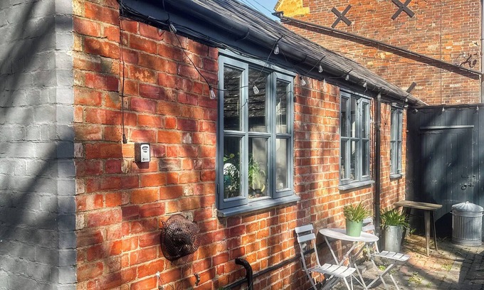 Braunston Cabaña | 1 bedroom accommodation in Braunston, near Daventry