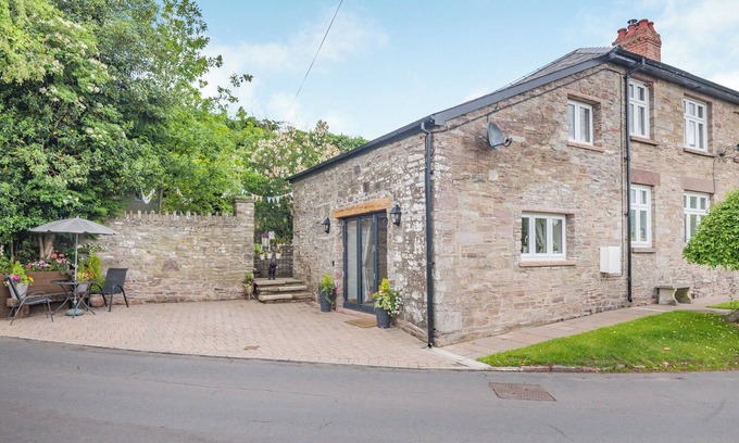Battle Cabaña | 1 bedroom accommodation in Brecon
