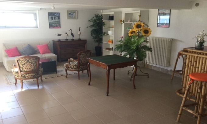 Agon-Coutainville Apartamento | 1-bedroom apartment with view of private beach.