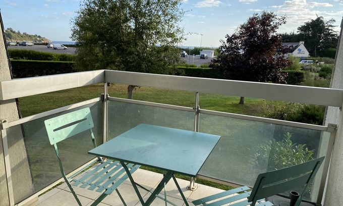 Saint-Cast-le-Guildo Apartamento | 1 bedroom apartment facing Pen Guen beach, sleeps 6 with WIFI