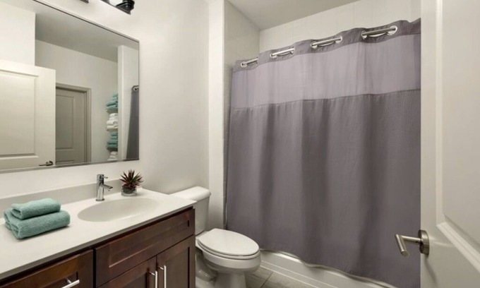 Newtown Square Apartamento | 1-Bedroom Apartment - 7-day min. - Background check/Lease Required