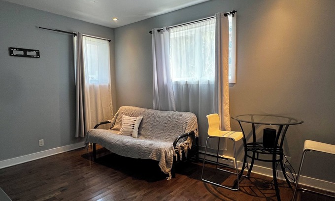 Sainte-Marie Condominio | 1 Bedroom Apartment at Le Plateau-Mont-Royal. 10 mins to the Downtown Area.