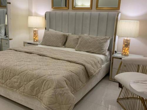 Bahria Town Apartamento | 1 Bedroom Apartment Designer Furnished Diamount-10