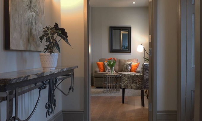 Goderich Apartamento | 1 Bedroom Apartment in Beautifully Renovated Heritage Home