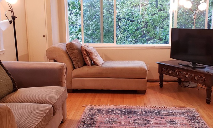 Grand Lake Apartamento | 1-bedroom apartment just 11 minutes to San Francisco Bay