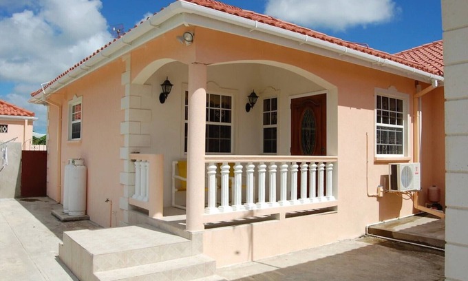 Silver Sands Apartamento | 1 BEDROOM APARTMENT Plover Court Apartments