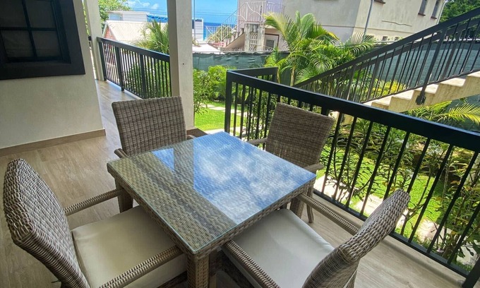 Fitts Village Apartamento | ¡Nuevo apartamento de 1 habitación en Fitts Village a tiro de piedra de la playa!