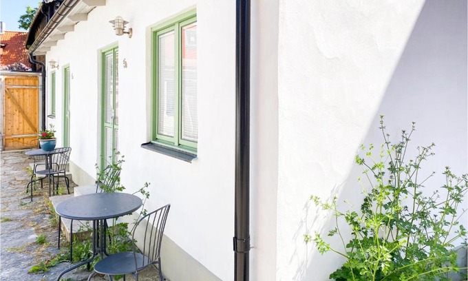 Innerstaden Apartamento | 1 Bedroom Beautiful Apartment In Visby