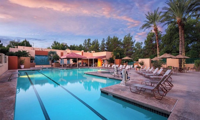 Paradise Valley Village Condominio | 1 Bedroom Condo, Sleeps 4, Kitchenette, on Golf Course, Orange Tree Resort!!