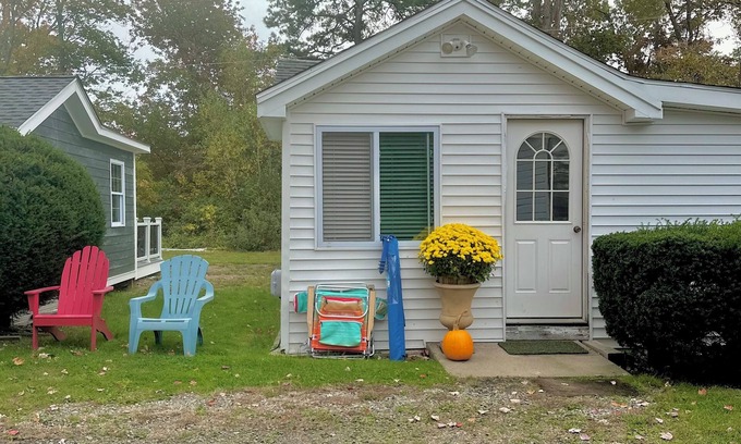 Clinton Cabaña | 1-bedroom cottage with Grove Beach 🏖️ access.