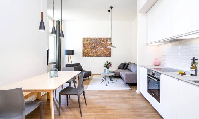 Mitte Apartamento | 1-Bedroom Apartment 70sqm with a cozy living room(3)