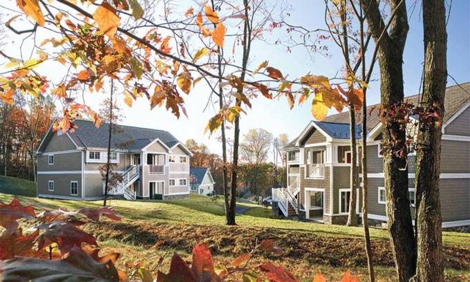 East Stroudsburg Condominio | 1 Bedroom Deluxe Villa, Sleeps 6, Kitchen, at Shawnee Village Resort!!