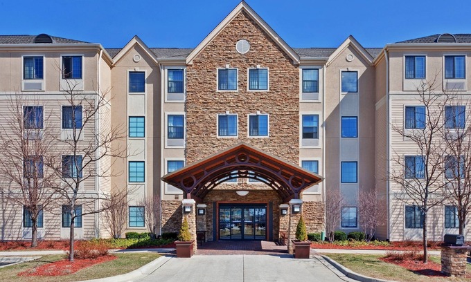 Glenview Condominio | 1 Bedroom | Free Breakfast Buffet, Indoor Pool