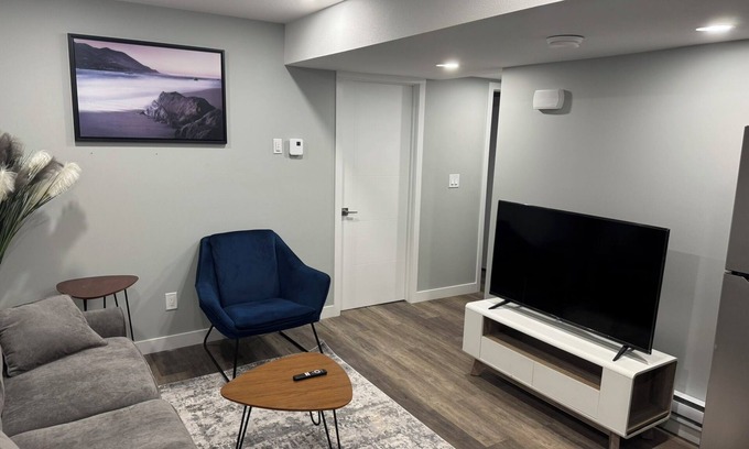 Regina Casa | 1-Bedroom | On site Parking | near YQR Airport