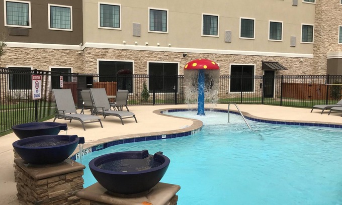 The Colony Condominio | 1 Bedroom | Outdoor Pool, Free Wi-Fi & Breakfast
