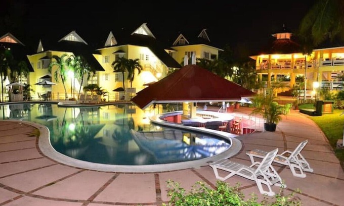 Ocho Rios Complejo | 1 Bedroom Penthouse Suite 63, Mystic Ridge Resort
