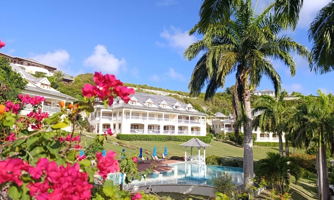 Freetown Apartamento | 1-Bedroom Resort Suite - Bar, Pool & Beach Access