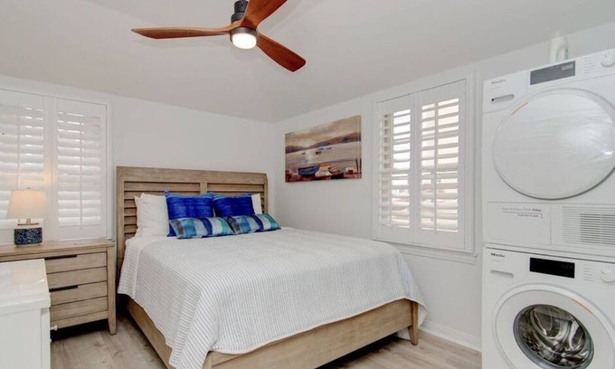 Balboa Island Apartamento | 1 Bedroom Single family L-602824 by Houzlet