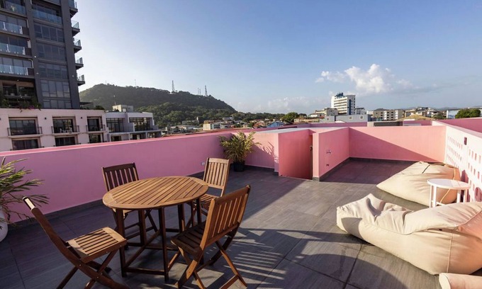 Santa Ana Apartamento | 1 bedroom studio with private rooftop - Downtown Santa Ana 5 Min from Casco Viejo