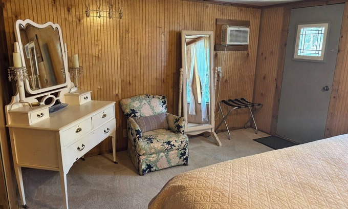 Hays County Cabaña | 1 Bedroom Vacation Cottage in San Marcos/Wimberley, TX