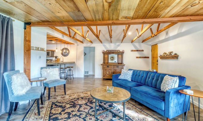 Larkspur Casa | #1 Bend Retreat! Near All! Kid and Pet Friendly!