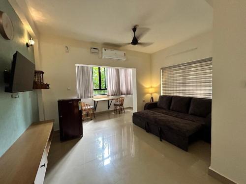 North Nada Apartamento | 1 BHK Fully Furnished - Soorya Madhavam Apartments - Flat No - C2 - Guruvayur, - 150m to North Nada - Family only