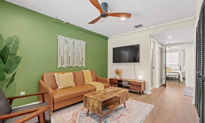 Atlantic Beach Apartamento | 1 Block from AB Town Center: The Coquina House 1