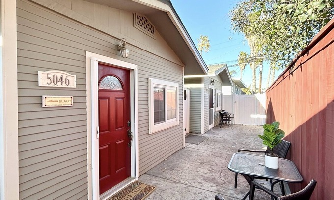 Ocean Beach Cabaña | 1 block from ocean - stylish & cozy beach cottage in funky Ocean Beach!