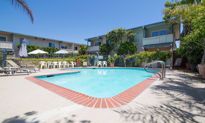 Carpinteria Apartamento | 1 cuadra de la playa!